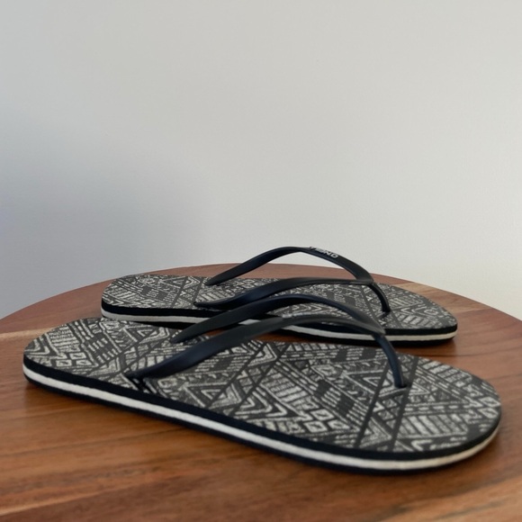 O'Neill Black and White Women's Flip Flops size 10 - Picture 5 of 6